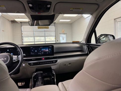 Used 2025 Kia Sorento SX image 21