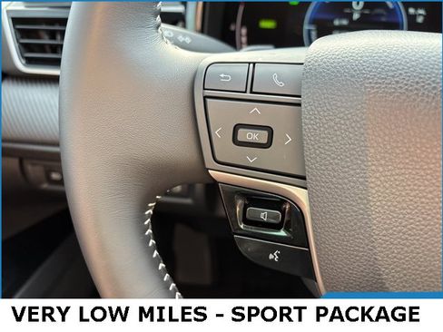 Used 2025 Toyota Camry SE w/ Convenience Package image 8