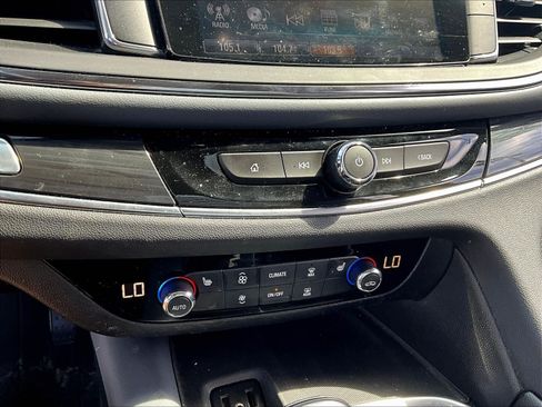 Used 2018 Buick Enclave Essence FWD image 15