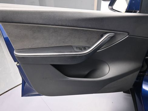 Used 2021 Tesla Model Y Long Range image 13