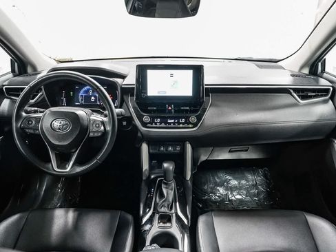 Certified 2025 Toyota Corolla Cross XLE FWD image 13