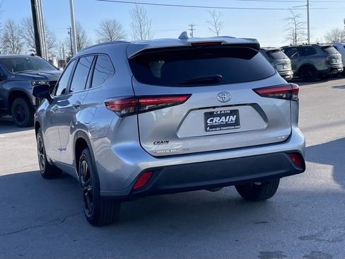 Used 2023 Toyota Highlander XLE image 6