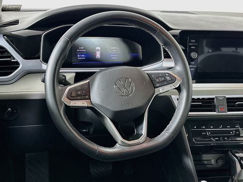Used 2025 Volkswagen Taos SE FWD image 18