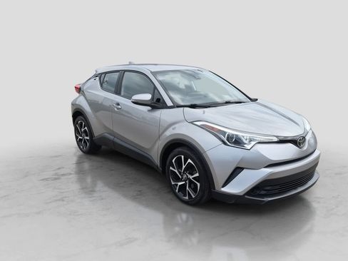 Used 2019 Toyota C-HR XLE FWD image 2
