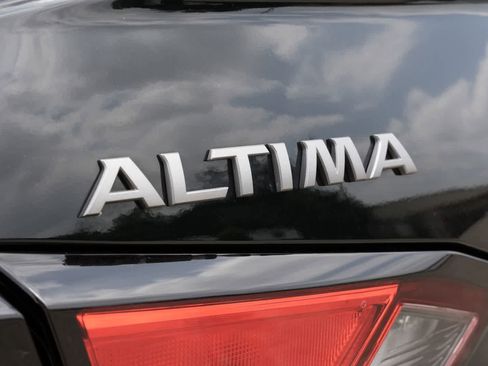Used 2025 Nissan Altima 2.5 SV FWD image 19