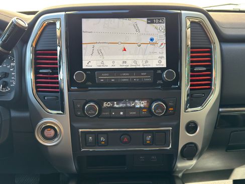Used 2021 Nissan Titan SV w/ SV Convenience Package RWD image 22