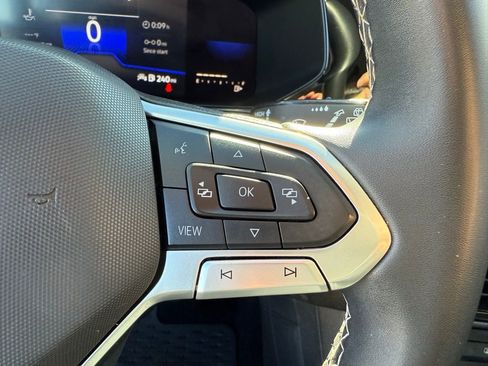 Used 2022 Volkswagen Taos SE image 25