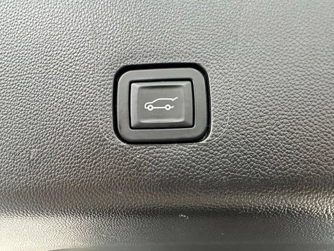 Used 2023 Chevrolet Traverse LT AWD/4WD image 25