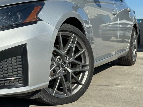 Used 2023 Nissan Altima 2.0 SR image 2