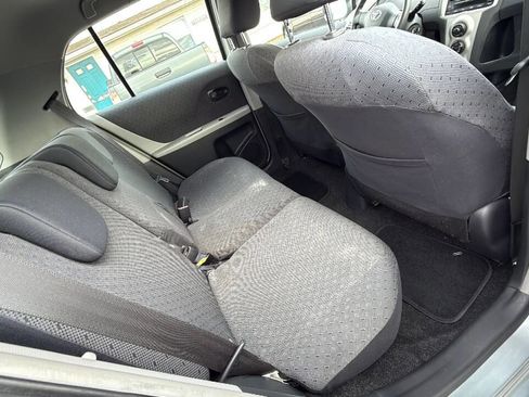 Used 2010 Toyota Yaris 4-Door Hatchback image 11