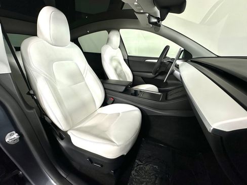 Used 2023 Tesla Model Y Performance AWD/4WD image 9