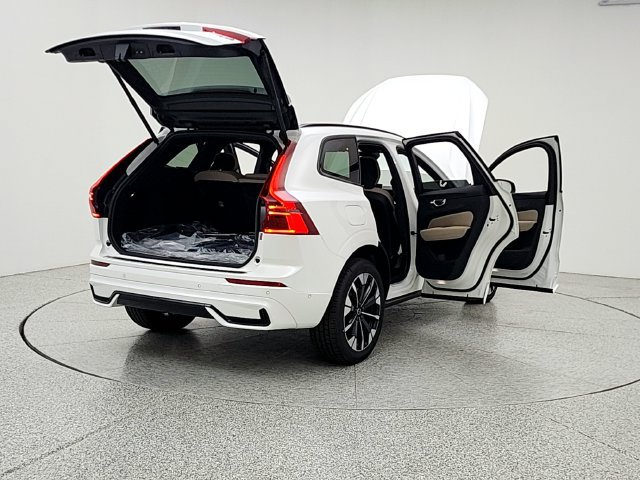 New 2026 Volvo XC60 B5 Plus w/ Protection Package Premier AWD/4WD image 11