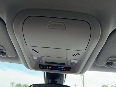 Used 2025 Chevrolet Blazer LT AWD/4WD image 28