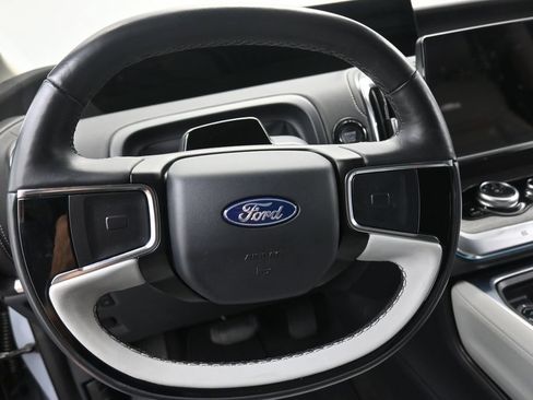 Used 2025 Ford Expedition Platinum w/ Driver's Package AWD/4WD image 13