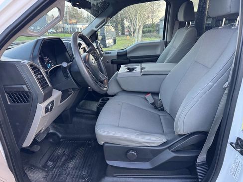 Used 2019 Ford F250 XL w/ Power Equipment Group image 10