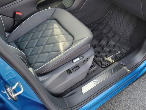 Certified 2025 Volkswagen Atlas Cross Sport SEL Premium R-Line image 39