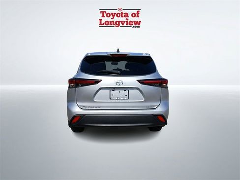 Used 2024 Toyota Highlander LE image 7