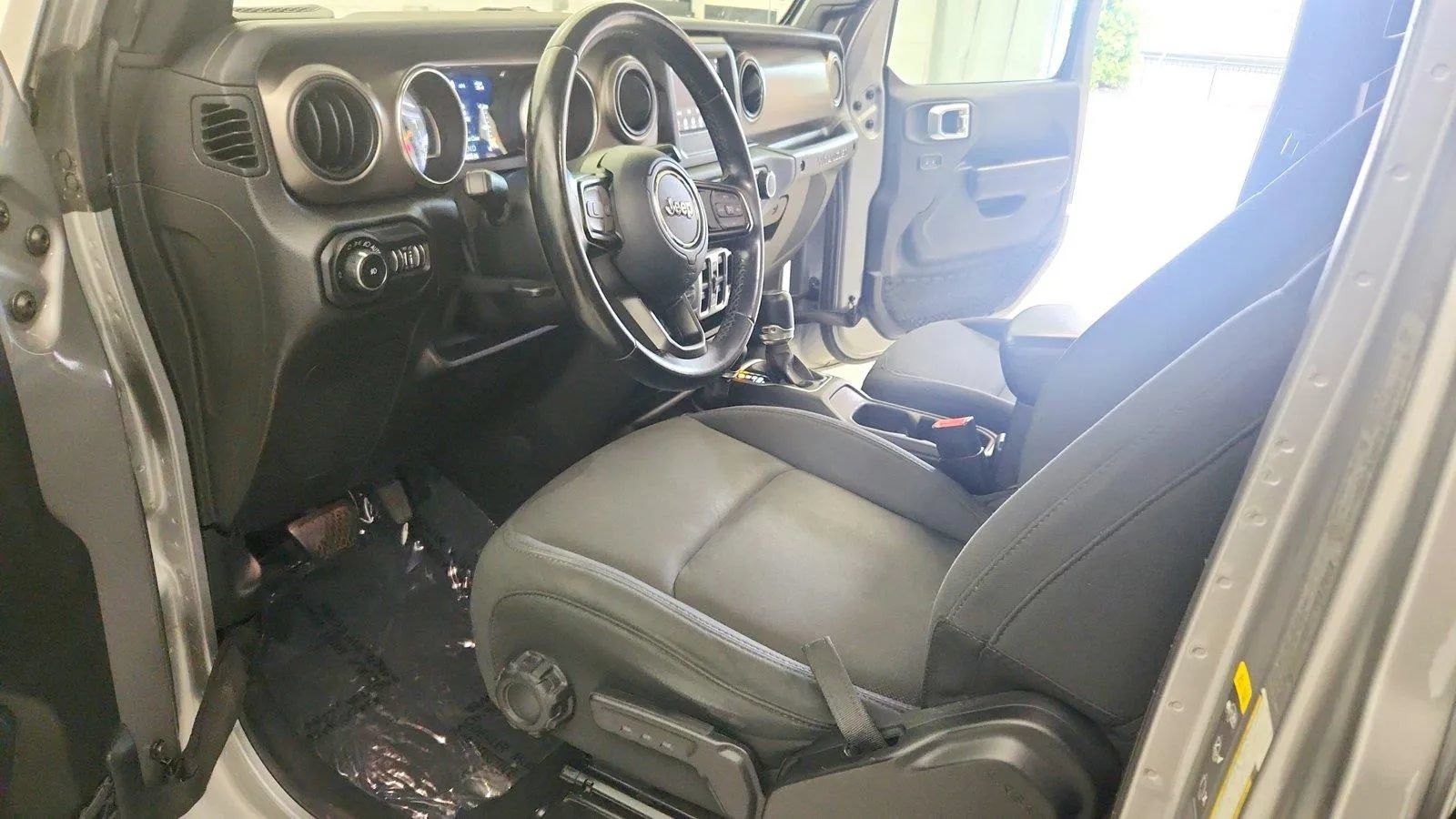 Used 2021 Jeep Wrangler Unlimited Sport AWD/4WD image 14