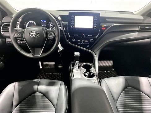 Used 2024 Toyota Camry SE image 7