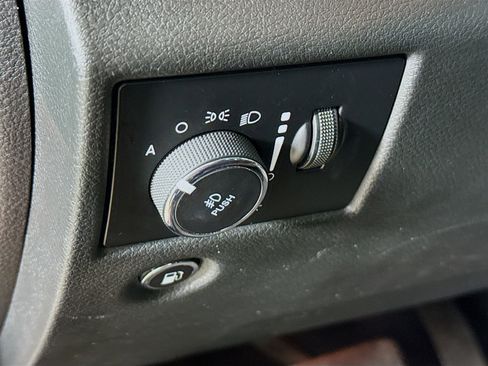 Used 2018 Jeep Grand Cherokee Laredo image 9