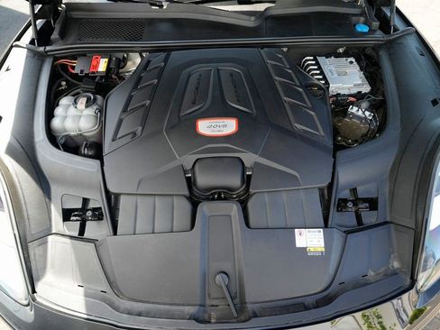 Used 2022 Porsche Cayenne Turbo image 15