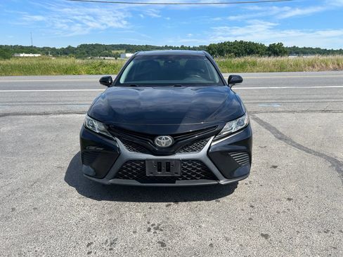 Used 2018 Toyota Camry SE w/ Moonroof Package FWD image 5