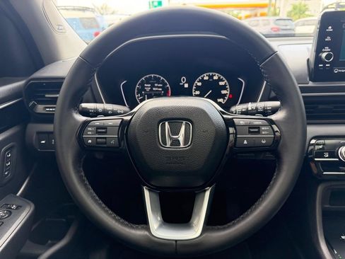Used 2025 Honda Pilot Touring image 19