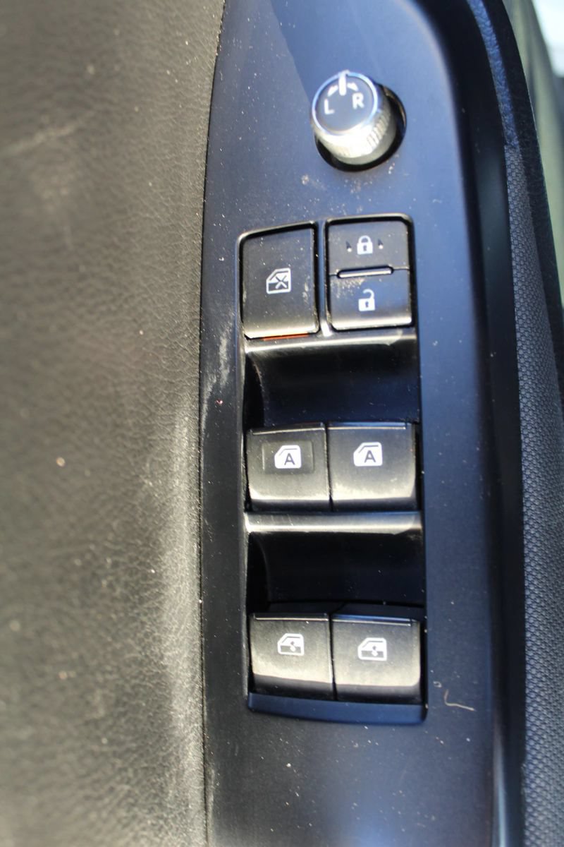 Used 2016 Toyota Highlander LE FWD image 29