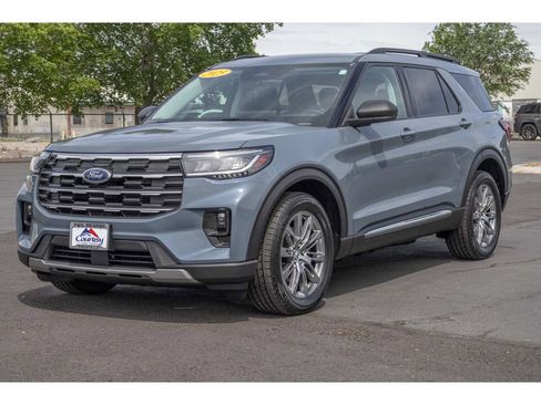 Used 2025 Ford Explorer Active w/ Active Comfort Package AWD/4WD image 7