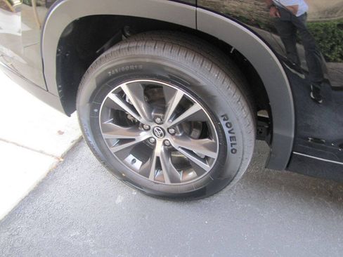 Used 2016 Toyota Highlander XLE FWD image 29