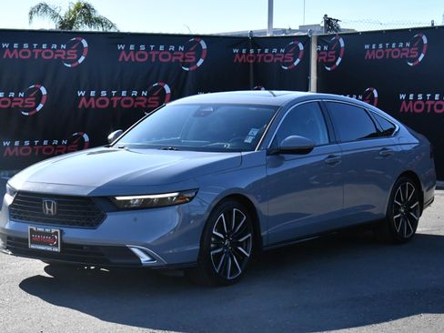 Used 2023 Honda Accord Touring image 3