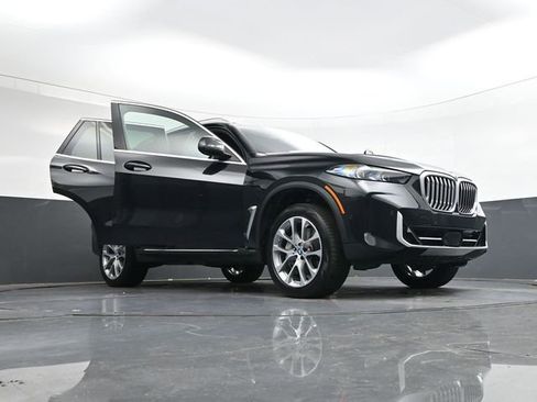 Used 2025 BMW X5 xDrive50e image 43