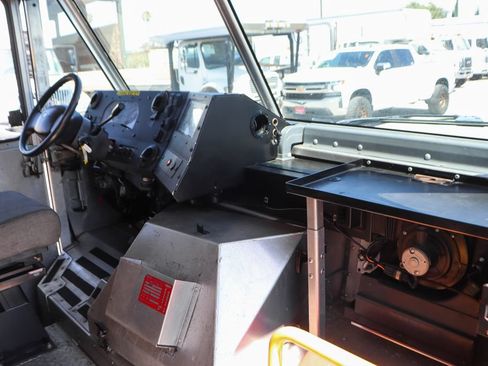 Used 2019 Ford E-450 and Econoline 450 Super Duty RWD image 30