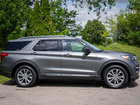 Used 2023 Ford Explorer Limited w/ Equipment Group 301A RWD image 4