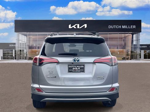 Used 2017 Toyota RAV4 Limited image 6