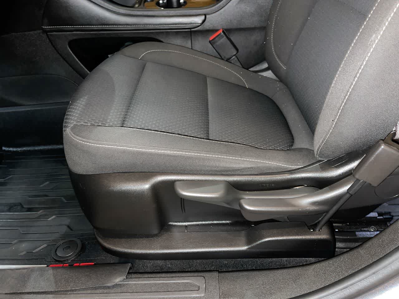 Used 2021 GMC Acadia SLE w/ LPO, Floor Liner Package AWD/4WD image 12