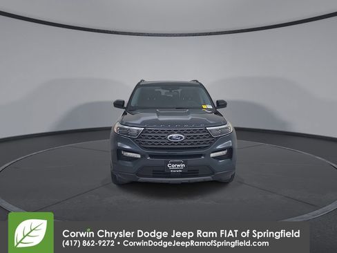 Used 2022 Ford Explorer XLT w/ Equipment Group 202A image 5