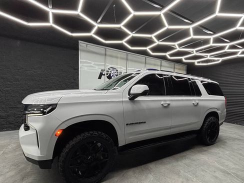 Used 2022 Chevrolet Suburban RST w/ Luxury Package AWD/4WD image 7