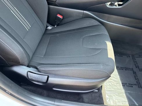 Used 2022 Hyundai Elantra SEL w/ Convenience Package FWD image 10