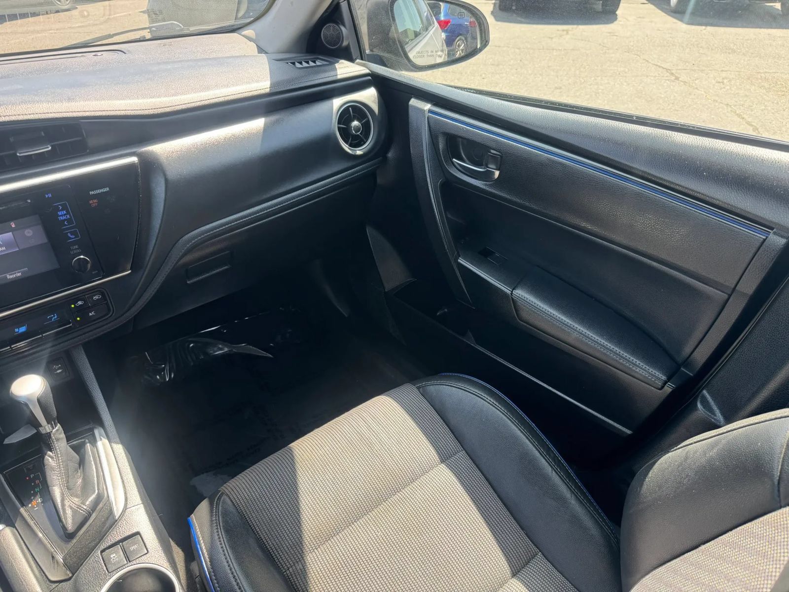 Used 2017 Toyota Corolla SE w/ Carpet Mat Package (TMS) FWD image 25