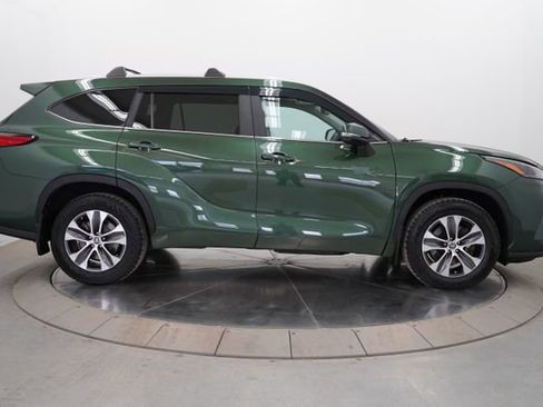 Used 2023 Toyota Highlander XLE image 8