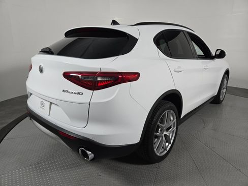 Used 2018 Alfa Romeo Stelvio Ti Sport AWD/4WD image 2