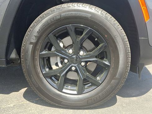 Used 2024 Jeep Grand Cherokee Altitude AWD/4WD image 26