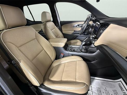 Used 2023 Chevrolet Traverse Premier image 32
