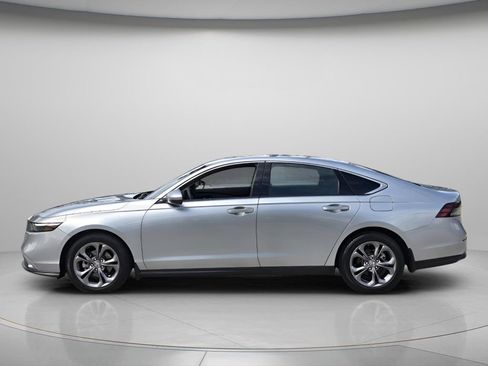 Certified 2024 Honda Accord EX image 4