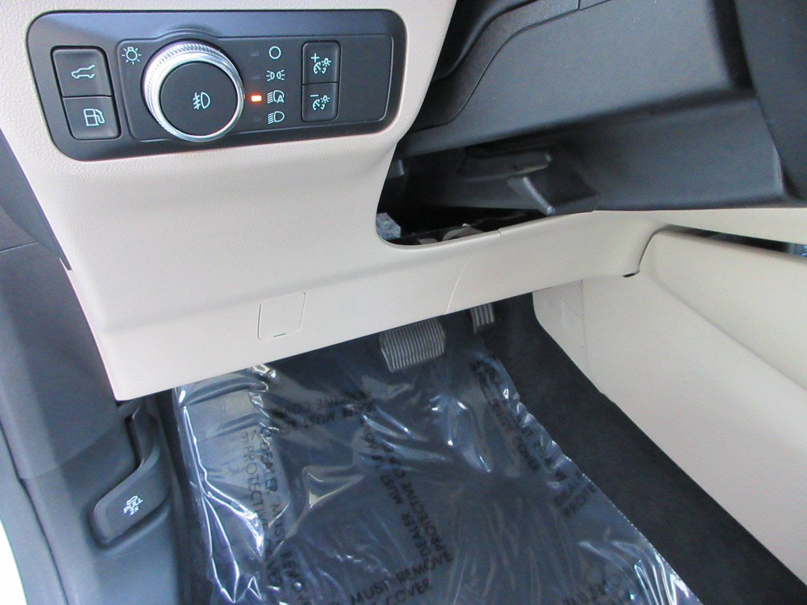 Used 2020 Ford Escape Titanium FWD image 31