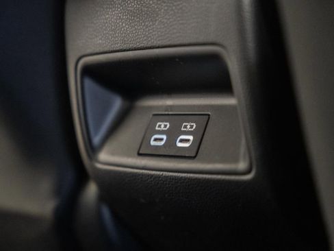 Used 2025 Toyota Corolla LE FWD image 29