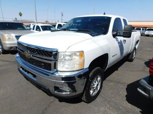 Used 2011 Chevrolet Silverado 2500 LT w/ Interior Plus Package image 3