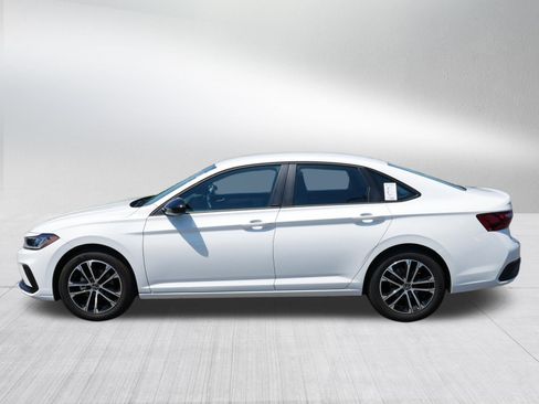 Certified 2025 Volkswagen Jetta Sport FWD image 4