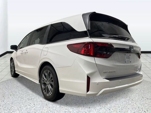 New 2026 Honda Odyssey Touring image 5